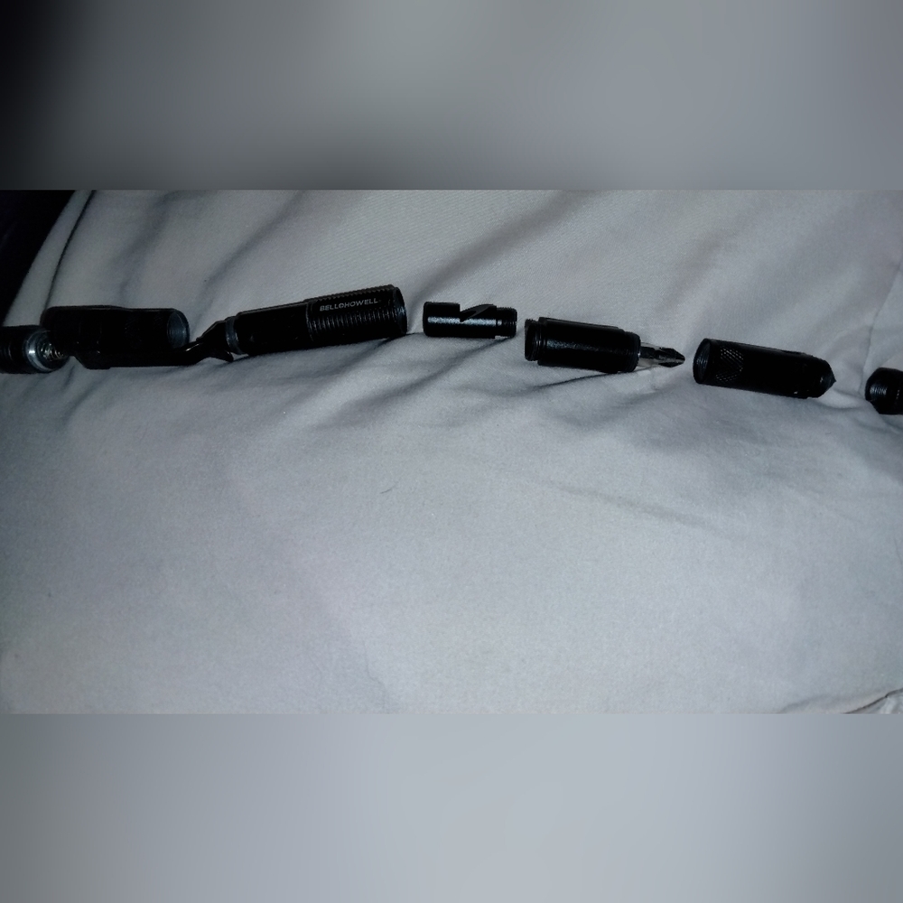 Bell & Howell tactical flashlight - Picture 4 of 9